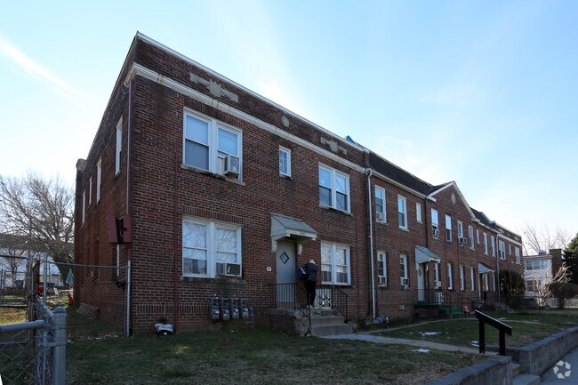 Building Photo - 1629 W VIRGINIA NE