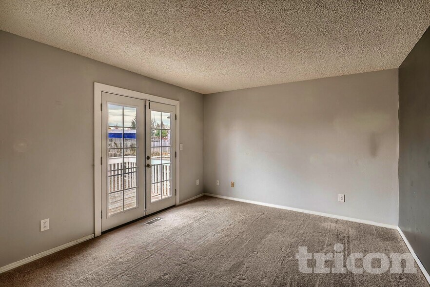 Building Photo - 1721 S Genoa Way
