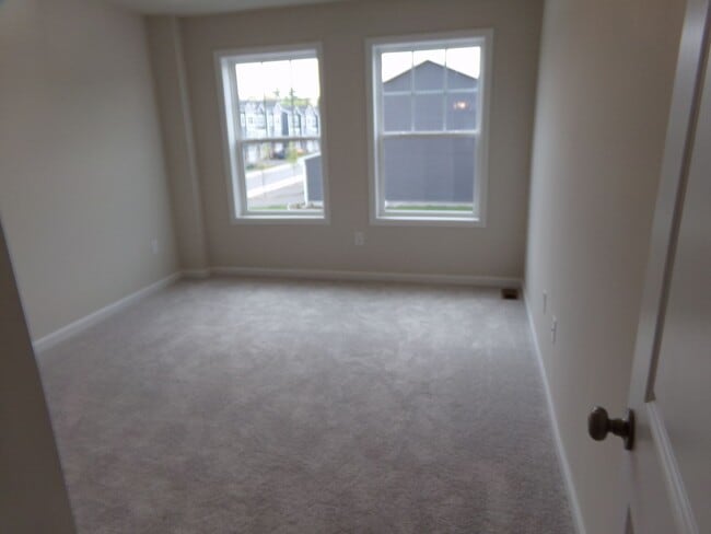 Building Photo - 3 bedroom, 2.5 Bathroom Townhouse in Gray's Pointe Neighborhood