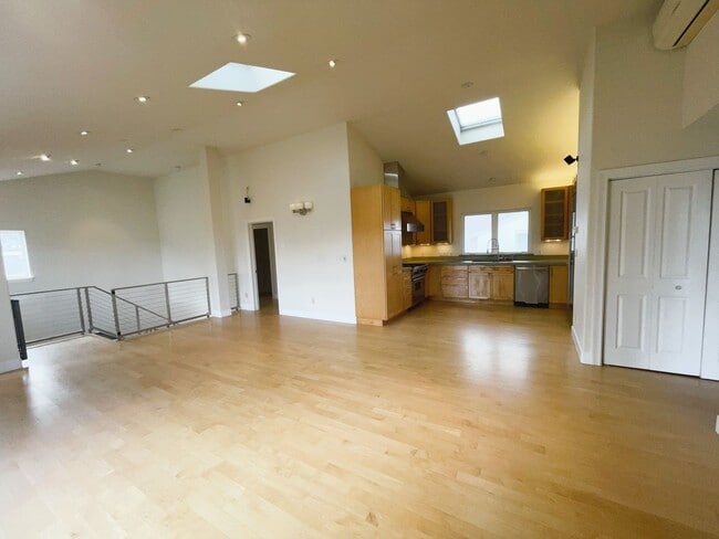 Building Photo - Spacious 3-Bedroom, 2-Bath Home in the Hea...