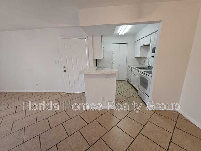 Primary Photo - 2855 Winkler Ave