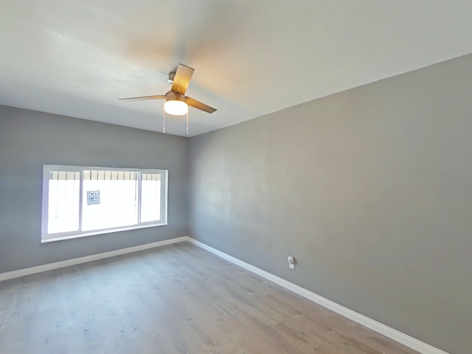 Building Photo - 1117 N Mayfield Ave