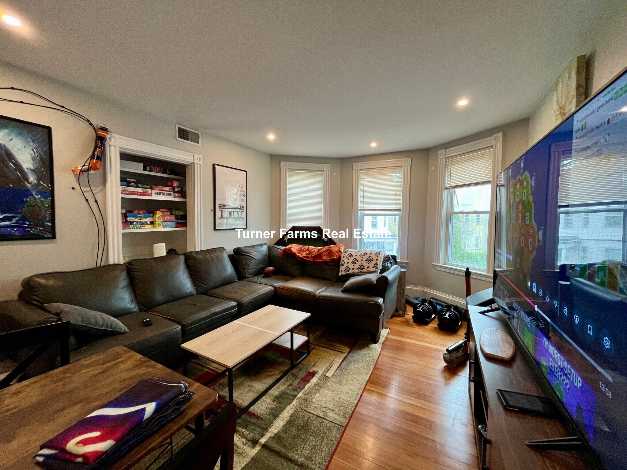 Building Photo - 24 Pond St