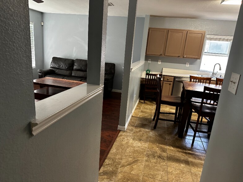 Building Photo - 8124 Stowe Springs Ln