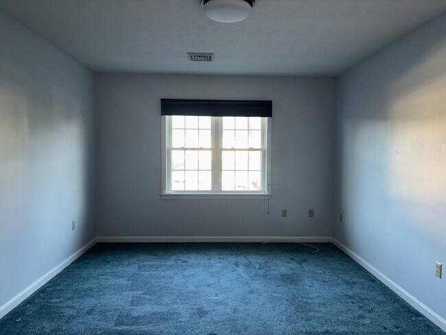 Building Photo - 95 Green Briar Rd