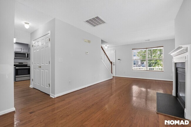 Building Photo - 805 Hopewell St