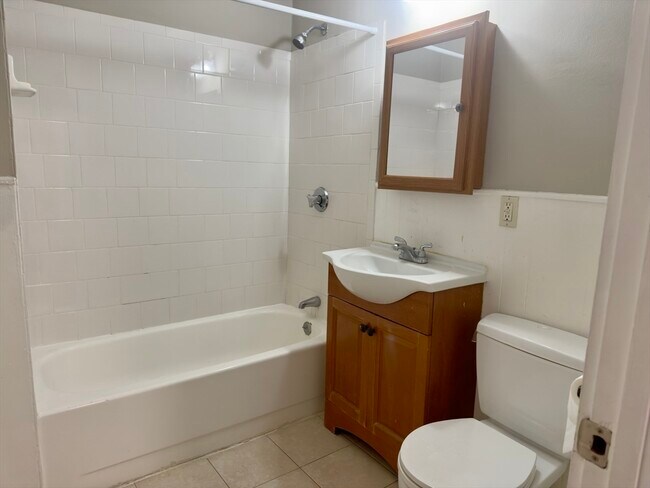 Building Photo - 124 Green St