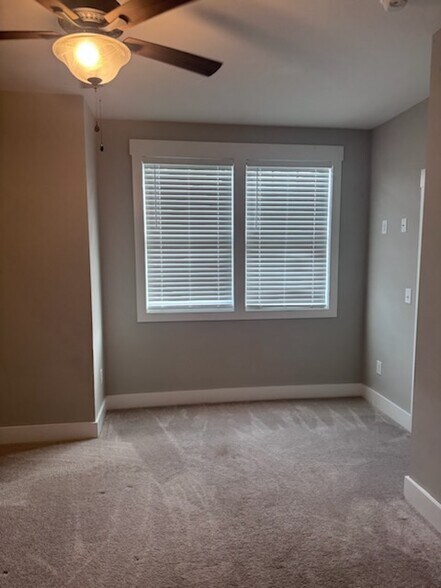 Building Photo - 126 Storytown Vlg