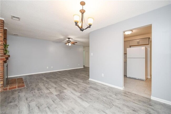 Building Photo - 1545 Lakeport Ct