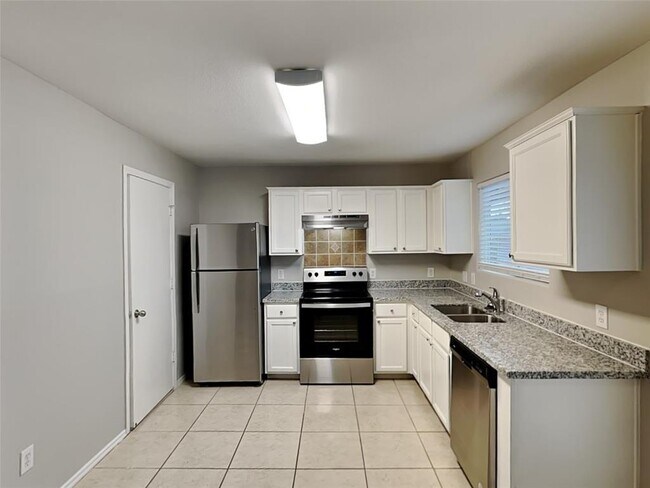 Building Photo - 2311 Shady Birch Dr