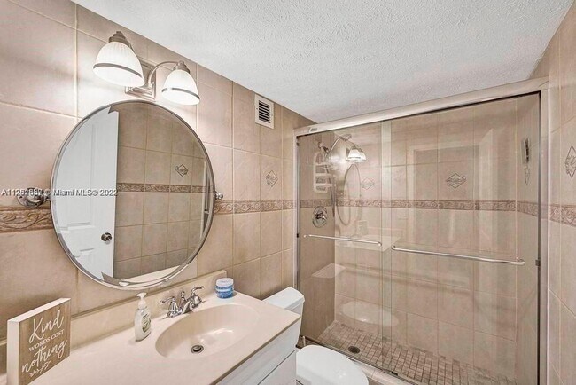 Building Photo - 3725 S Ocean Dr