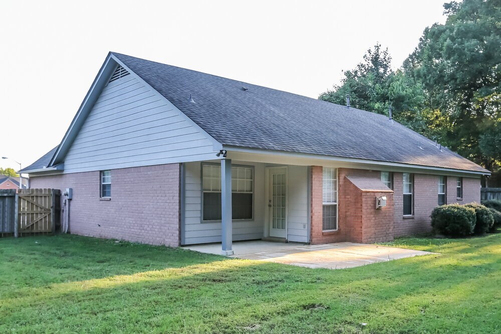 Building Photo - 6205 Morgan Manor Cove