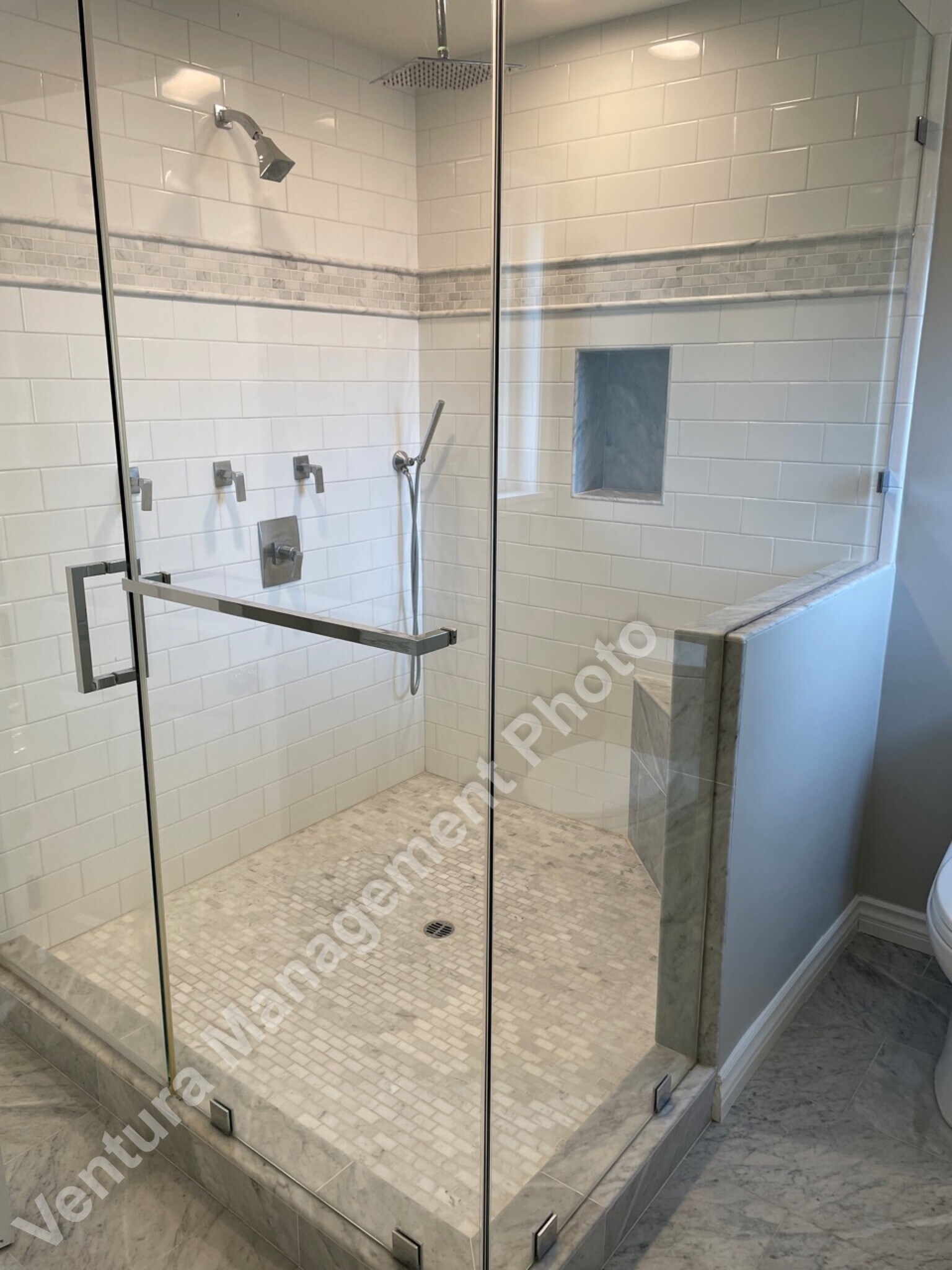 Building Photo - 5515 Lake Lindero Dr