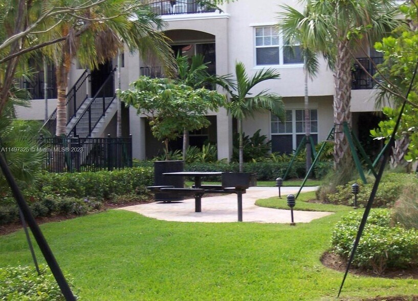 Building Photo - 5900 W Sample Rd