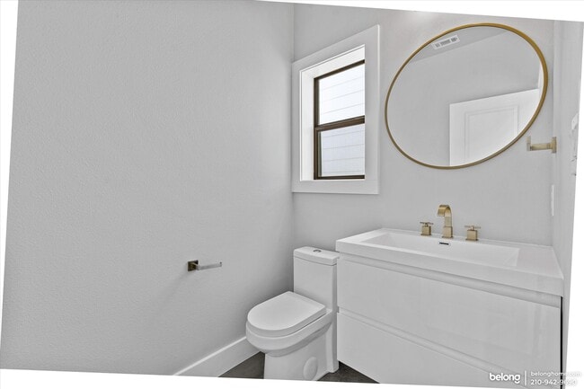 Building Photo - 810 Iowa St