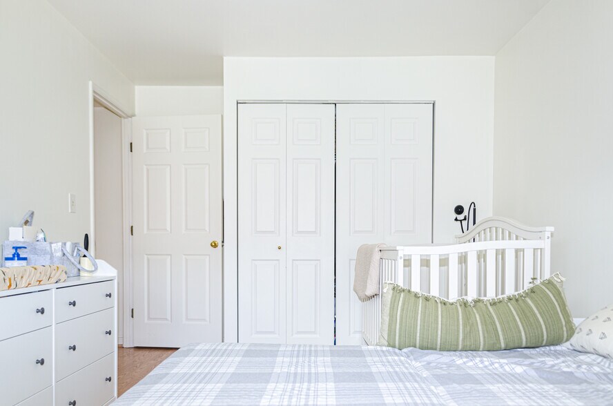 Building Photo - 173 Oak St