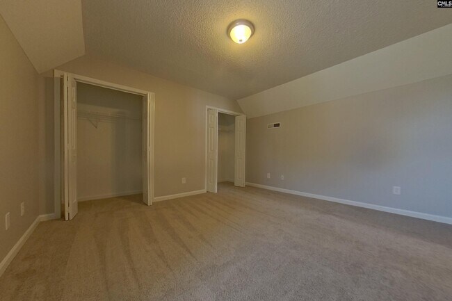 Building Photo - 13 Walnut Grove Way