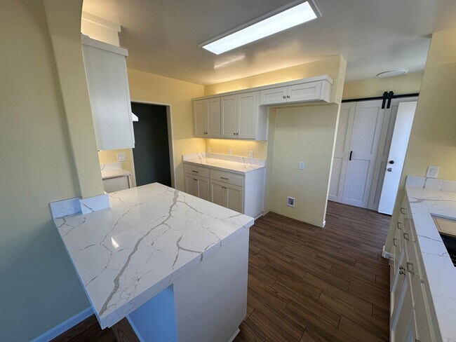 Building Photo - Cute NE 2 Bedroom, 1 Bath Home close to Hancock College