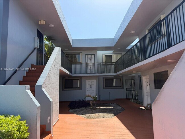 Building Photo - 1360 W 41st St