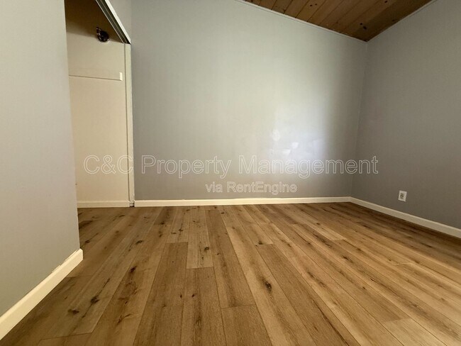 Building Photo - 54 Shasta Way