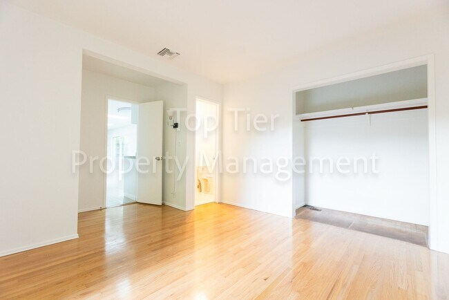 Building Photo - Charming Mid-Century Home | 4BR, 3BA | 2,4...