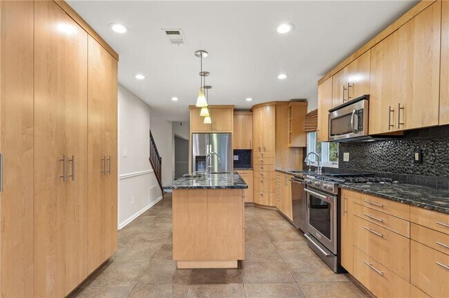 Building Photo - 1486 Briaroaks Trail NE