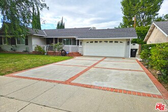 Building Photo - 22337 Cantara St