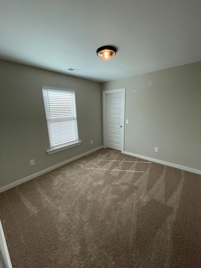 Building Photo - 282 Shiloh Creek Dr