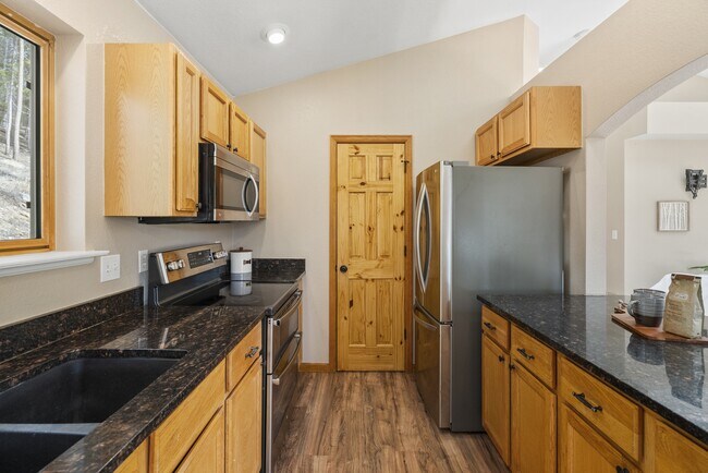 Building Photo - 8892 Martin Ln