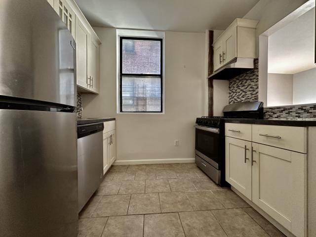 Building Photo - 3 bedroom in NEW YORK NY 10032