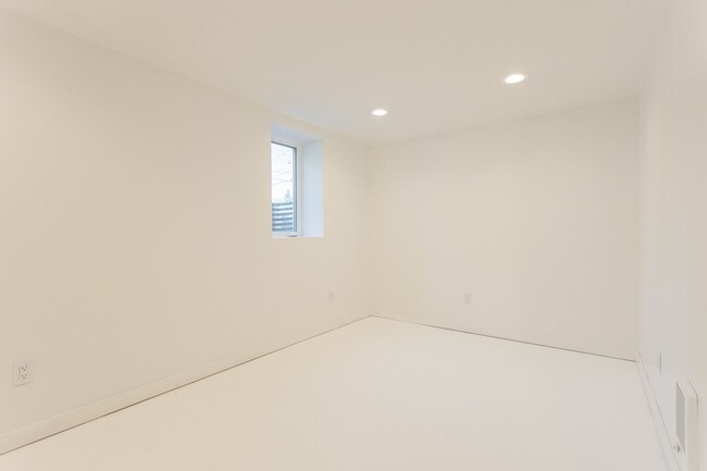 Building Photo - se54th
