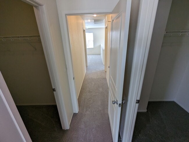 Building Photo - 10807 Mason Hill Ave