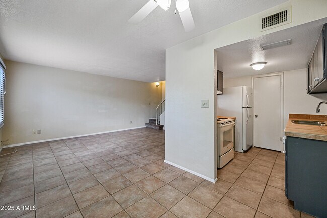 Building Photo - 5406 W Sheena Dr
