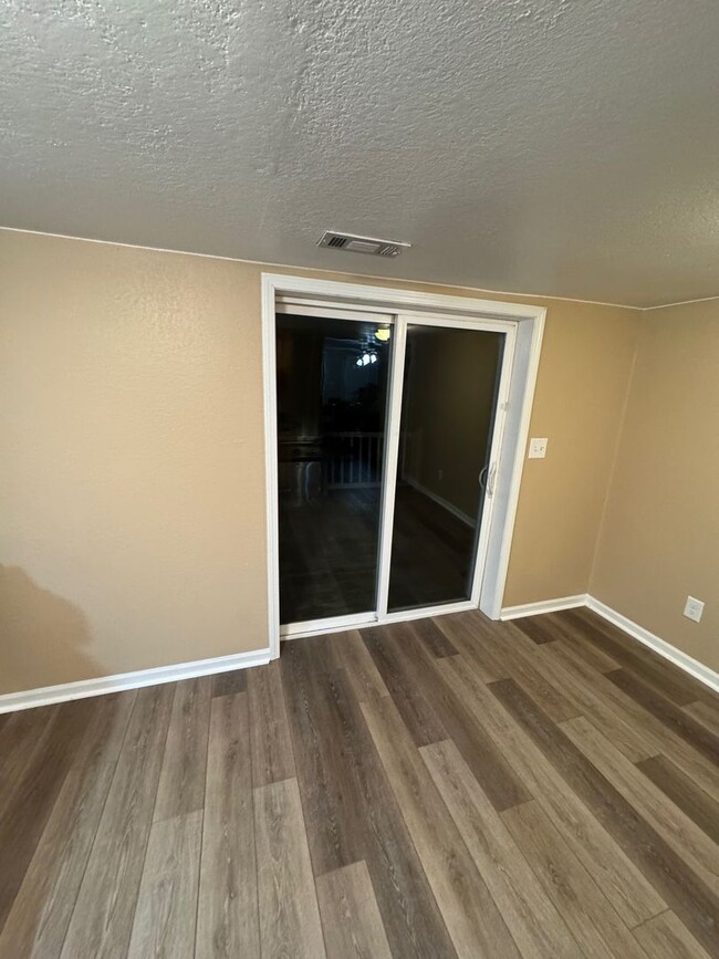 Building Photo - Now Leasing: Charming 1 Bedroom, 1 Bathroo...