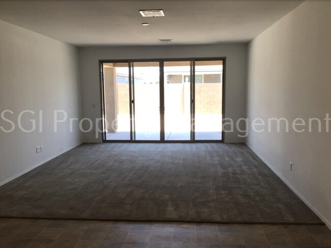 Building Photo - 246 E Bahamas Dr
