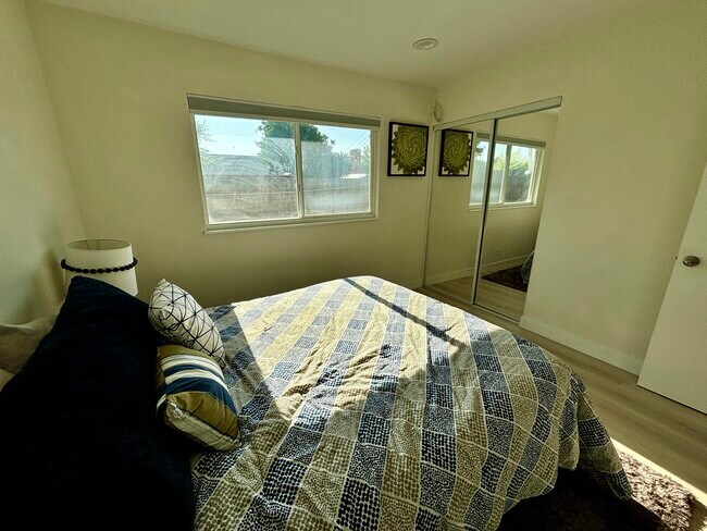 Building Photo - 1333 Currant Ave