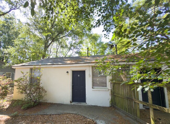 Building Photo - 2181 Eleanor Dr