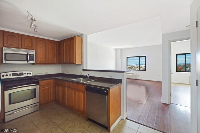 Primary Photo - 1 Carriage City Plz