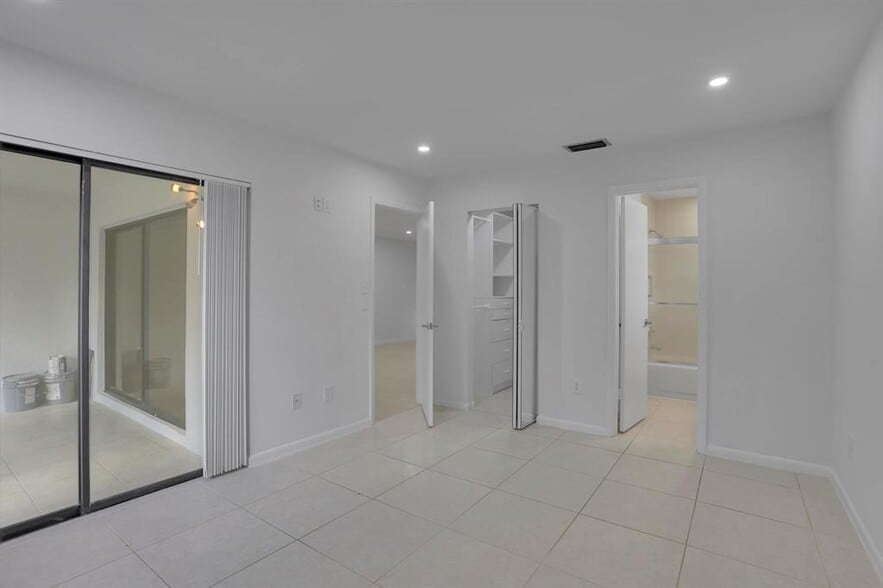 Building Photo - 315 NW 36th Ave