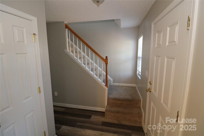 Building Photo - 1001 Boulder Dr