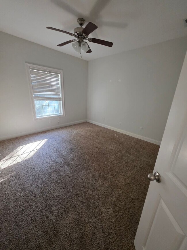 Building Photo - Oakview