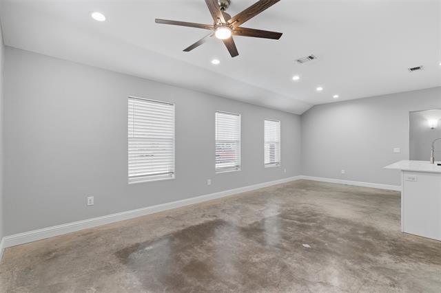 Building Photo - 1004 S Armstrong Ave