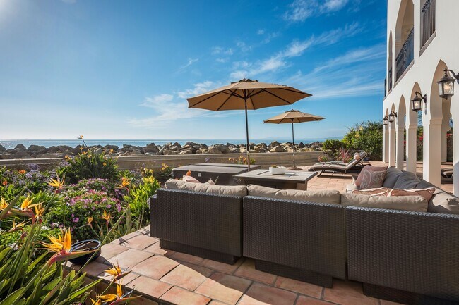 Building Photo - 875 Sand Point Rd