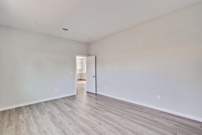 Building Photo - Excellent 2 bed 1 Bath ADU