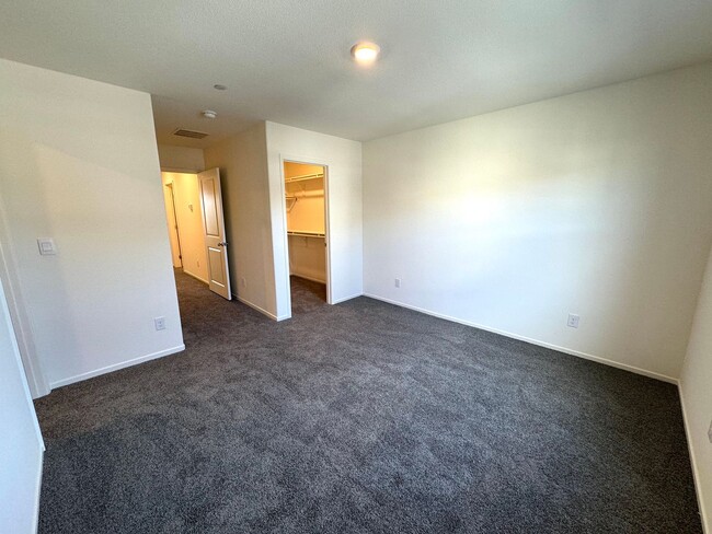 Building Photo - 9932 Florence Hills St