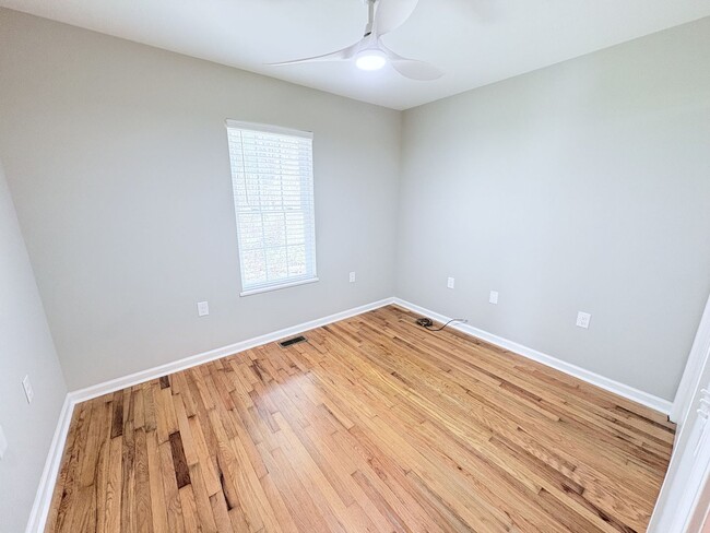 Building Photo - 534 Forest Ln