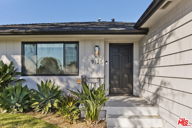 Building Photo - 9125 David Ave