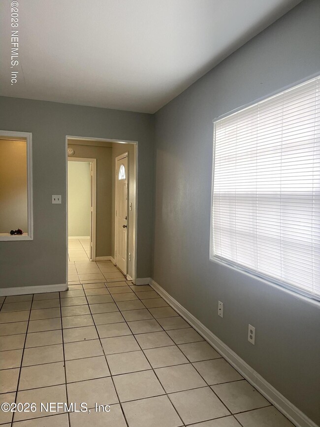 Building Photo - 5467 Windermere Dr