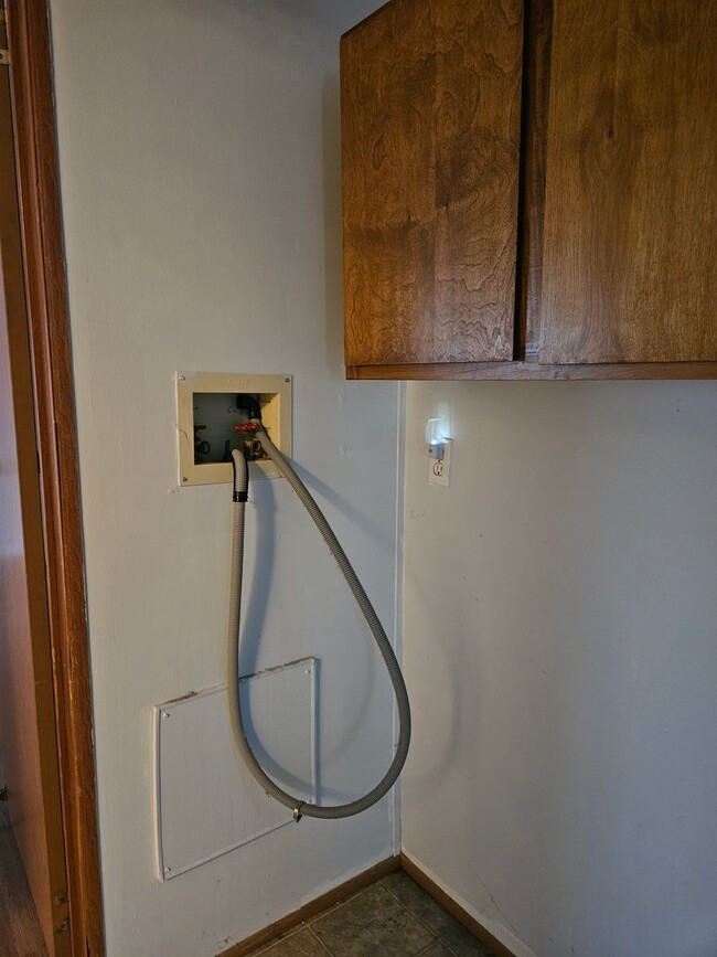 Building Photo - 2 Bedroom, 2 Bath Mobile Home in Yorktowne, Winchester!
