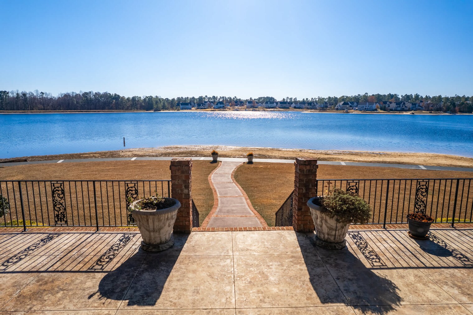 Building Photo - 488 Lakeside Ln